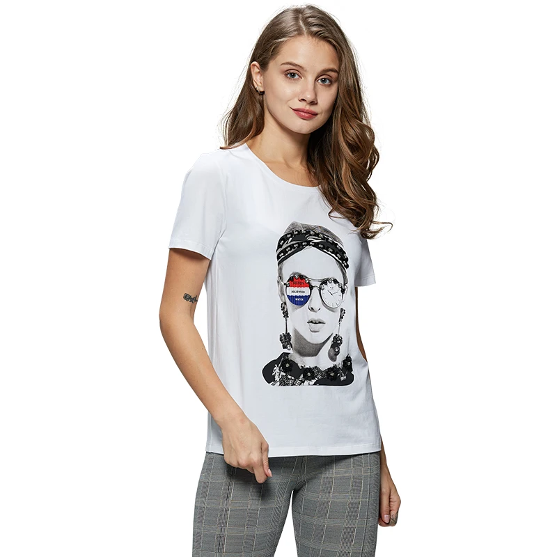 Женская летняя футболка белая с коротким рукавом украшенная бисером в