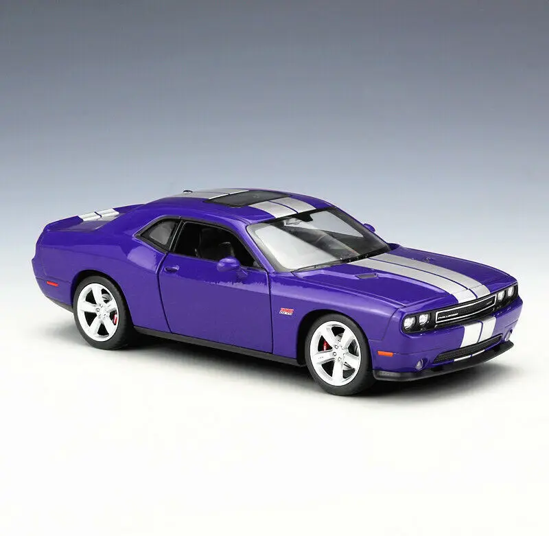 Модель спортивного гоночного автомобиля Welly 1:24 2012 Dodge Challenger SRT новая в