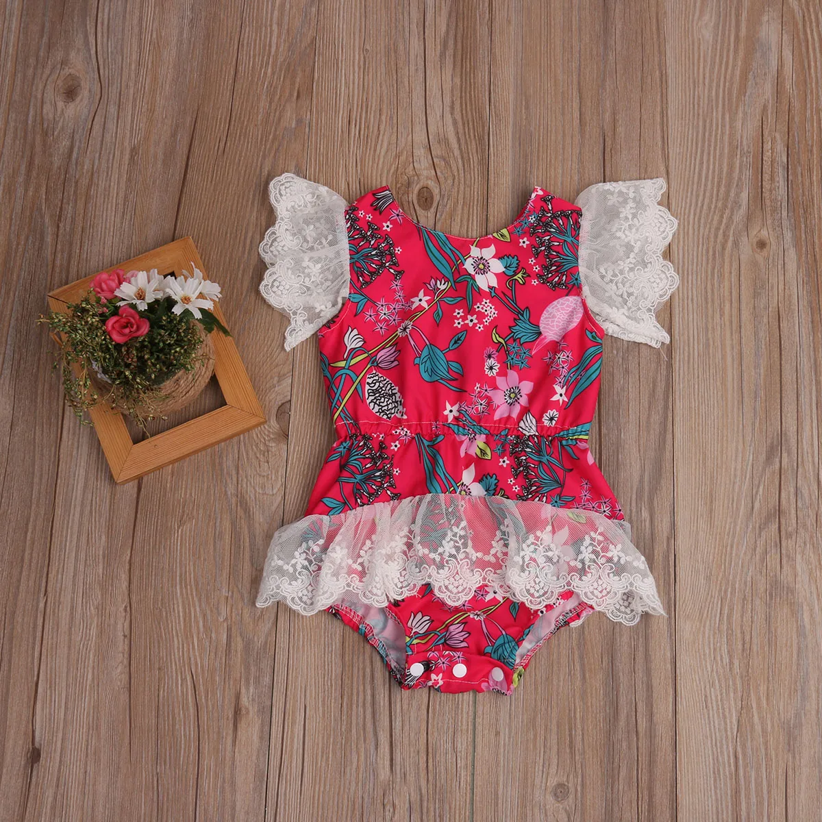 Новое поступление милое детское боди с кружевными рукавами и цветочным рисунком