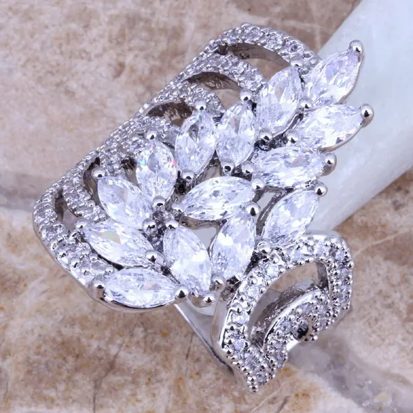 

Classy White CZ Silver Plated Ring Fashion Size 6 / 10 S0186