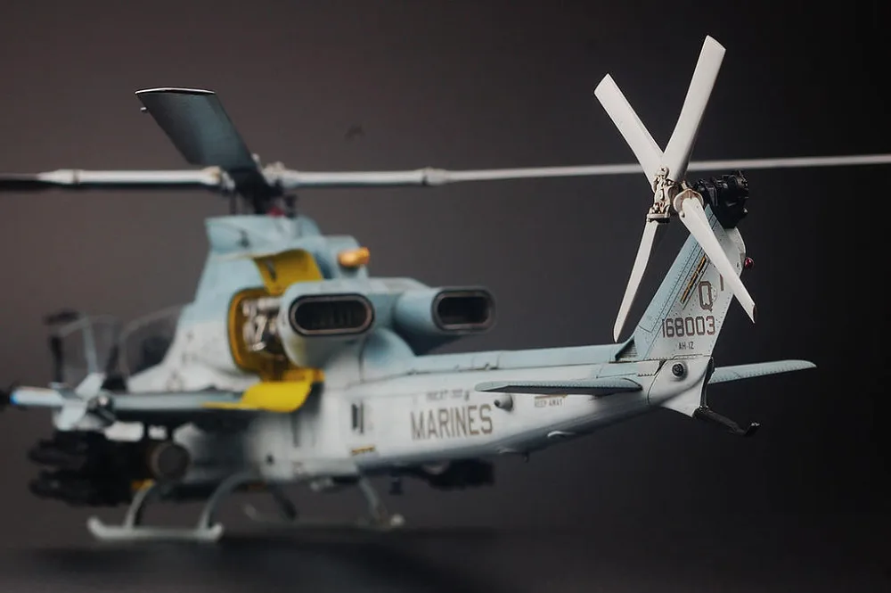 Вертолет KITTY HAWK 1/48 AH-1Z VIPER# KH80125