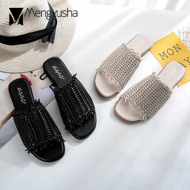 Сандалии женские плетеные на плоской подошве пляжные шлепанцы с перфорацией