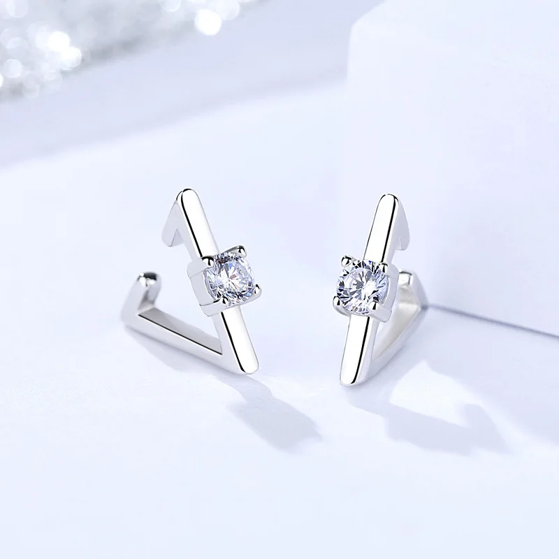 Серьги-клипсы треугольные из серебра 925 пробы с фианитами | Украшения и