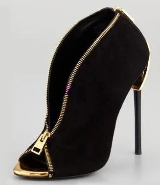 Черные замшевые кожаные короткие сапоги с глубоким V образным вырезом женские