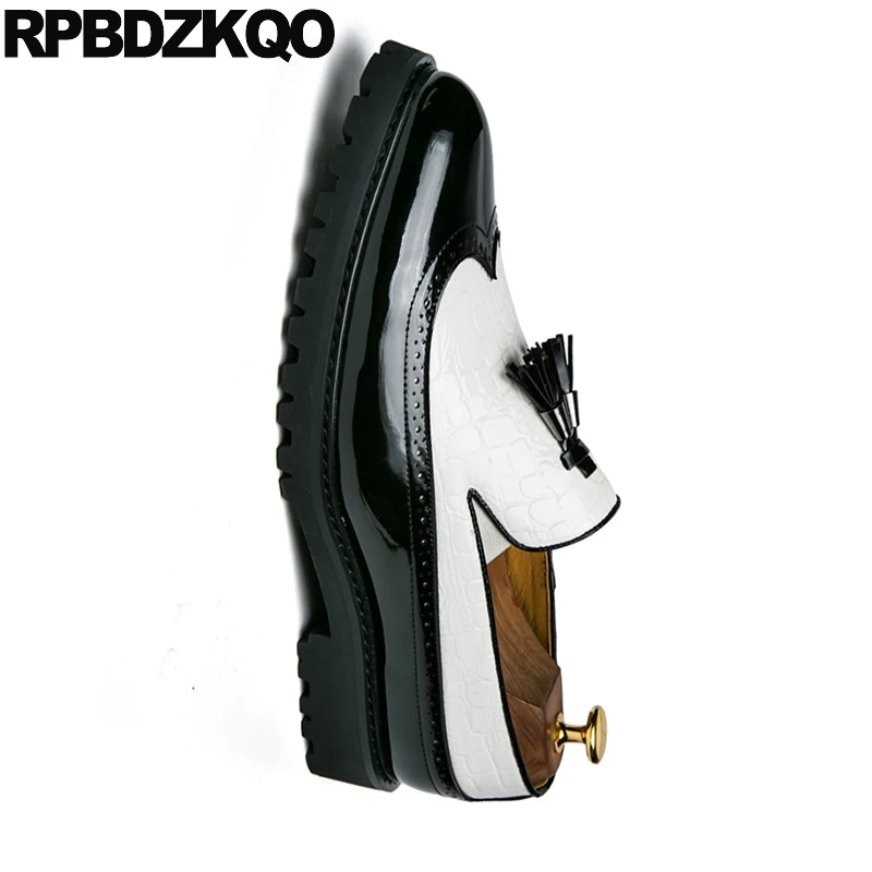 Обувь с перфорацией типа броги из змеиной кожи Цвет Красный черный белый