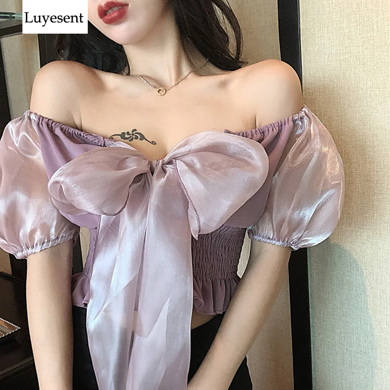 Женская пикантная короткая блузка с пышными рукавами и большим бантом Femme