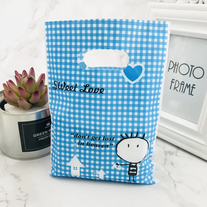 

SmallBlue Striped Plaid 15x20cm Plastic Gift Bag With Handles Jewelry Plastic Gift Handle Bags For Shops 100pcs
