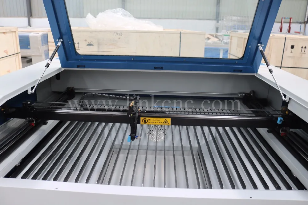 Лазерная резка и гравировка акриловых листов 90 Вт| |