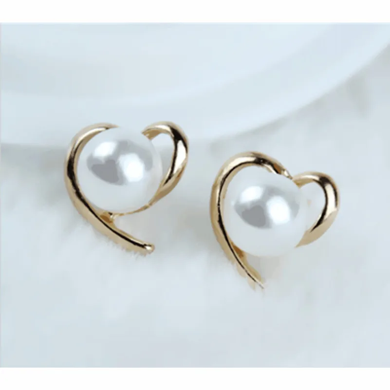 Женские серьги гвоздики с искусственным жемчугом золотого цвета в форме сердца