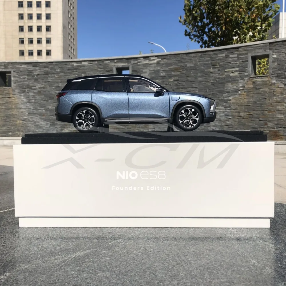 Литая модель автомобиля для почти настоящего NIO ES8 Founders Edition 1:18 (Star Blue) + небольшой