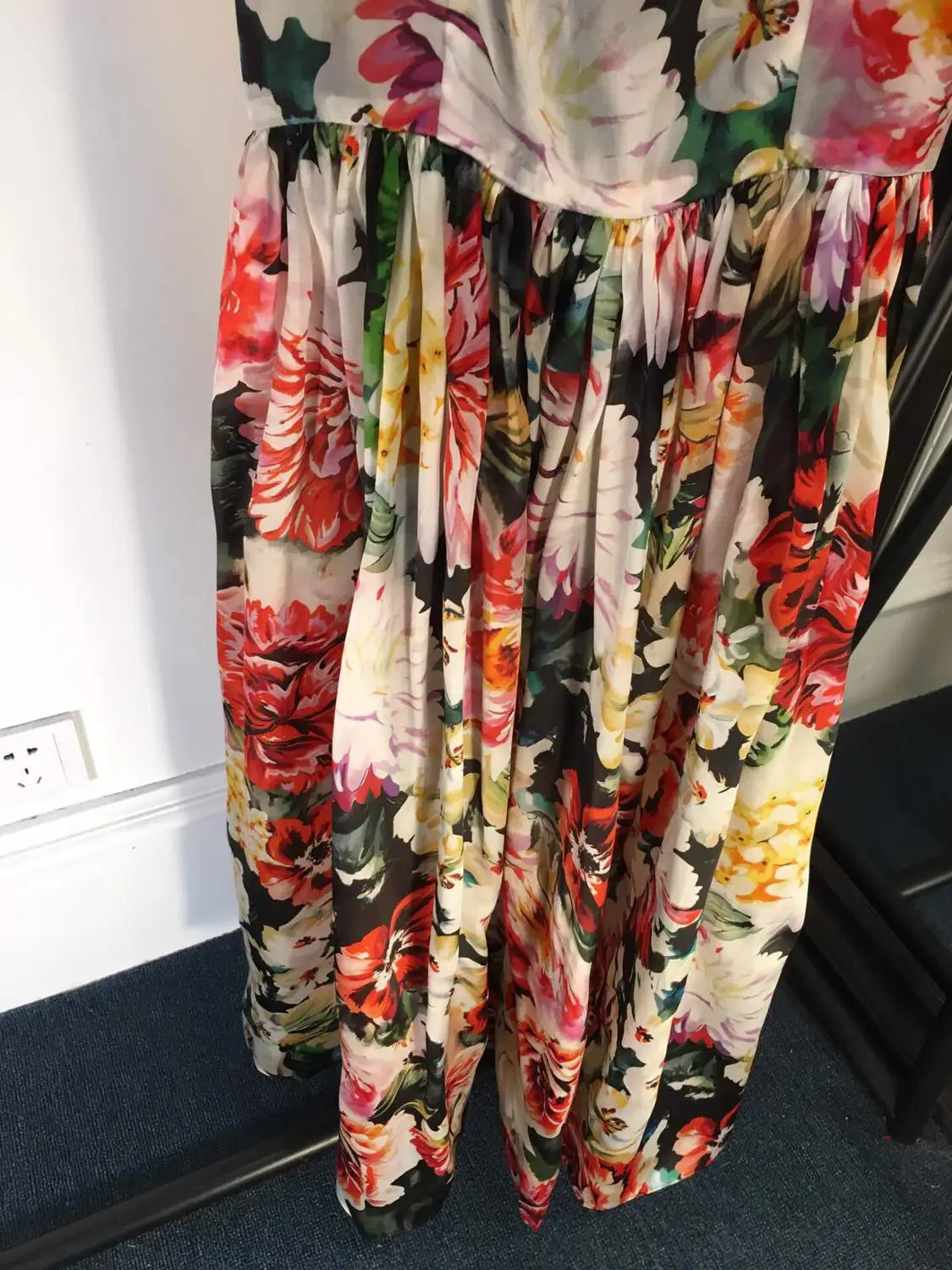 Женское винтажное платье из натурального шелка длинное на тонких бретелях без