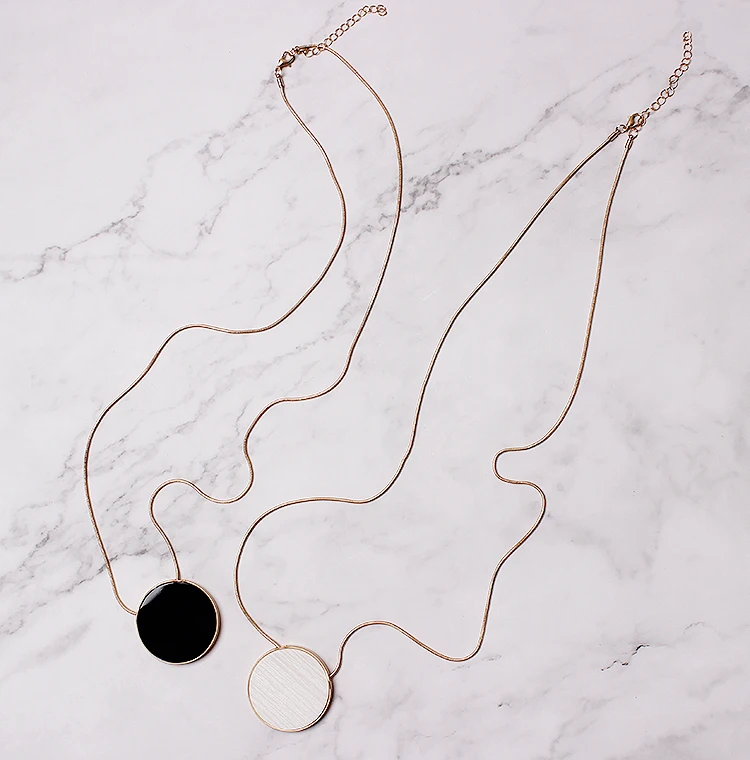 [EAM] New Fashion Temperament Black Circle Crystal Pendant Sweater Necklace Women's Accessories S#N43400