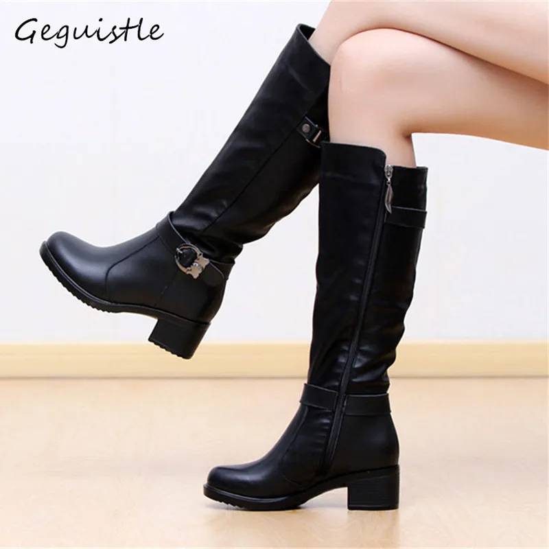 Модные женские сапоги облегающие до колена однотонные элегантные удобные для