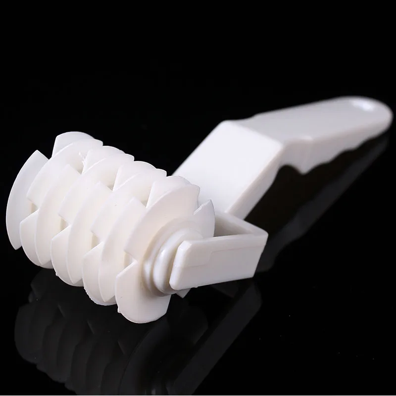 High Quality Small Plastic Pizza Cracker Slices Cakes Baking Tools Dough Roller Lattice Cutting Tool | Дом и сад