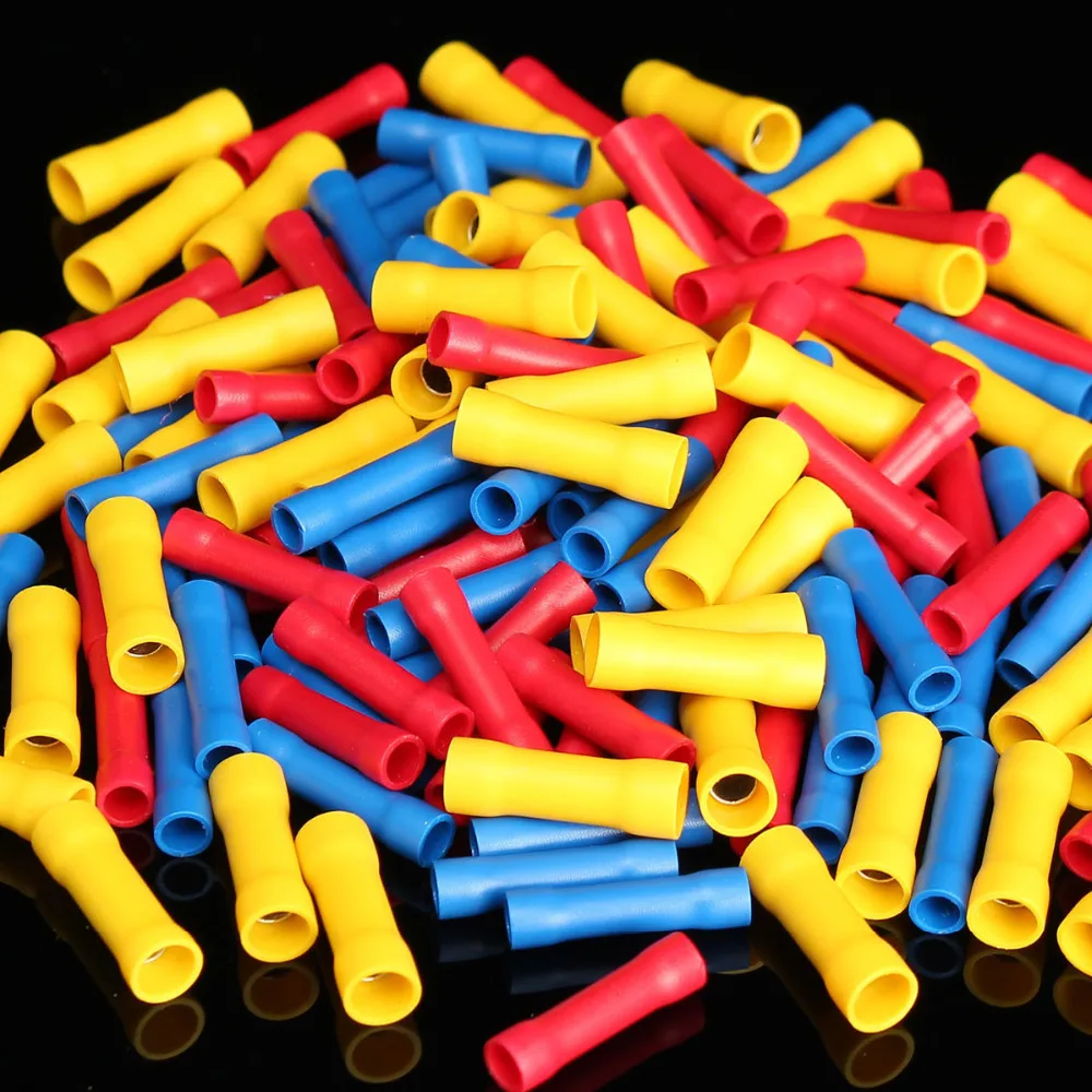 Электрические инструменты желтого синего красного цветов 50 шт. изолированные