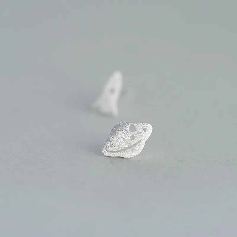 Женские асимметричные серьги-гвоздики из стерлингового серебра 925 пробы |