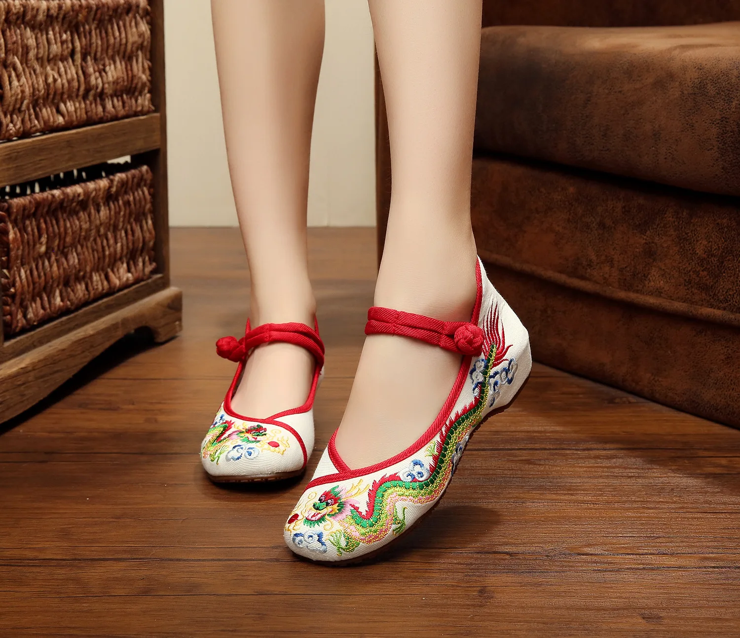 Тканевые туфли с изящной вышивкой в виде китайского дракона Женские Подарочная