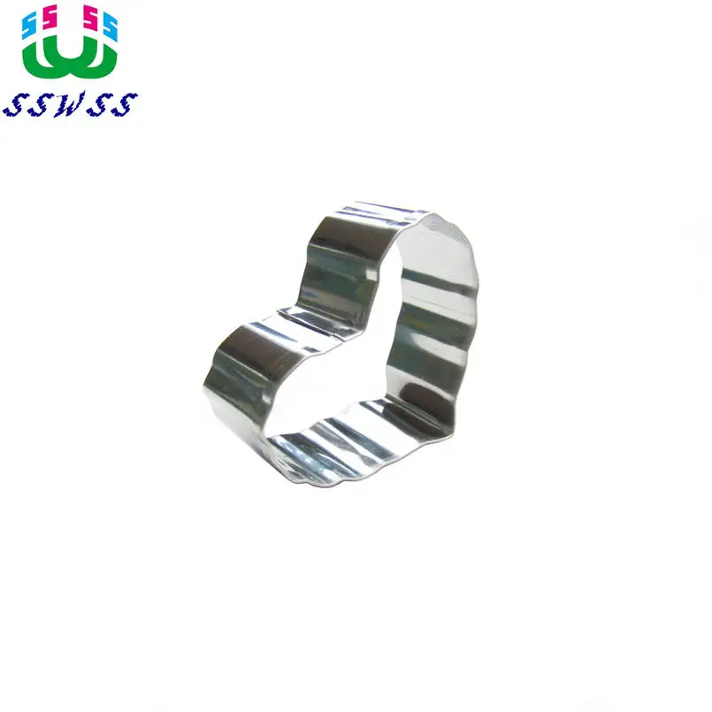 Небольшие романтические инструменты для украшения торта в форме сердца