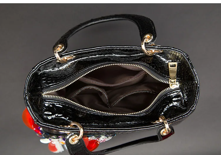 

2020 Diamond-encrusted Women Handbag Color Shoulder Crossbody Bags Drill Rhinestone Butterfly Crocodile Pattern Leather Female