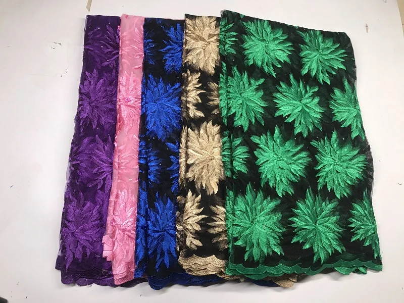 Кружевное платье в нигерийском стиле зеленого цвета свадебное из фатина Q-0013 | Дом