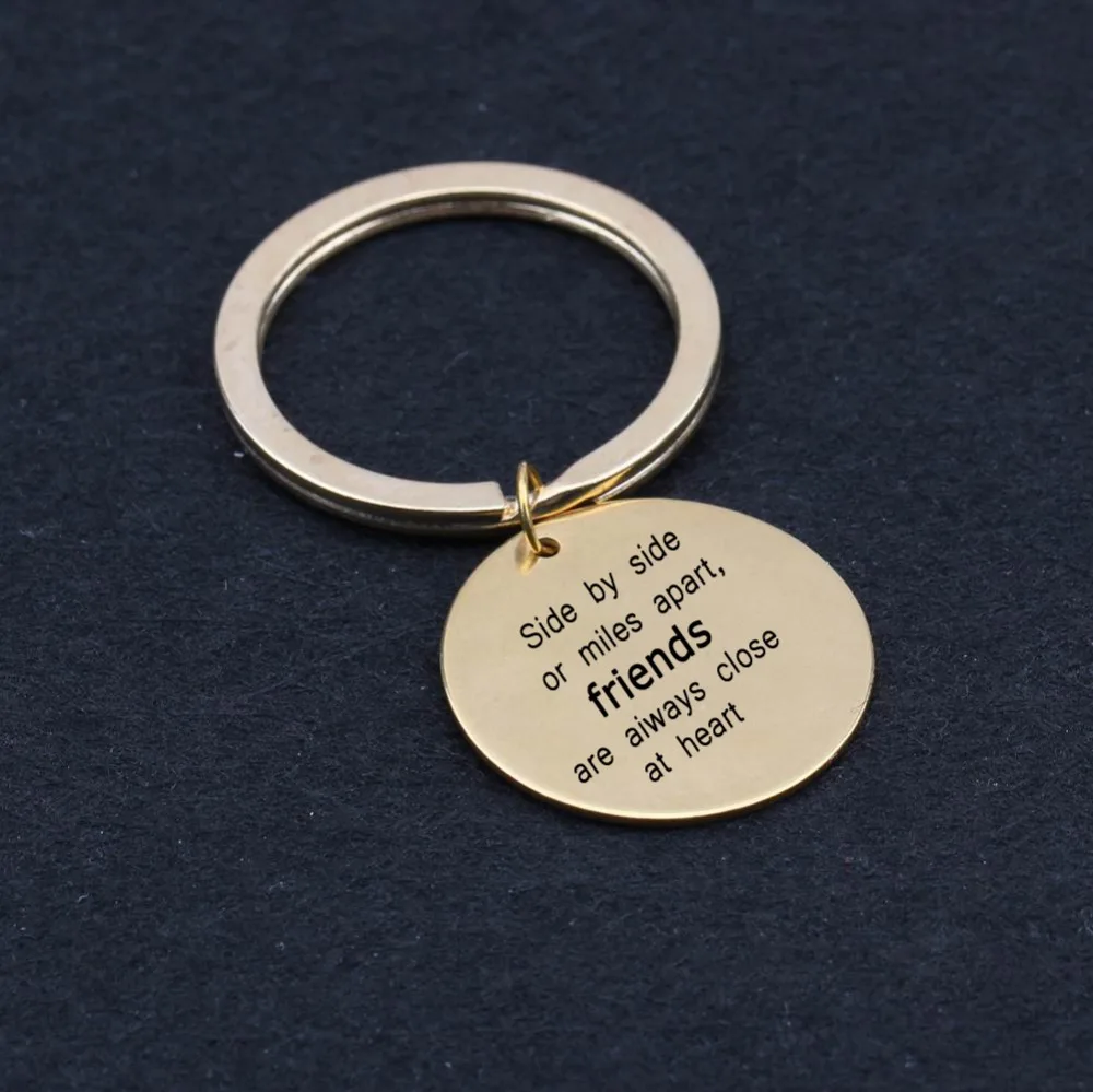 Engrav бок о или миль друг от друга всегда близко к сердцу брелки подарок друзья