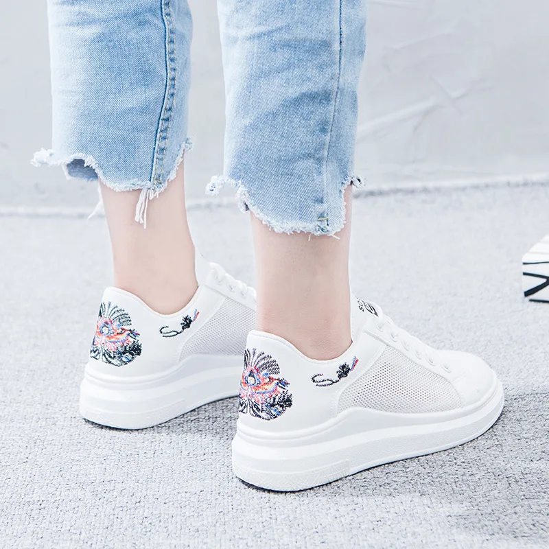 Женская прогулочная обувь увеличивающая рост с вышивкой из дышащего сетчатого