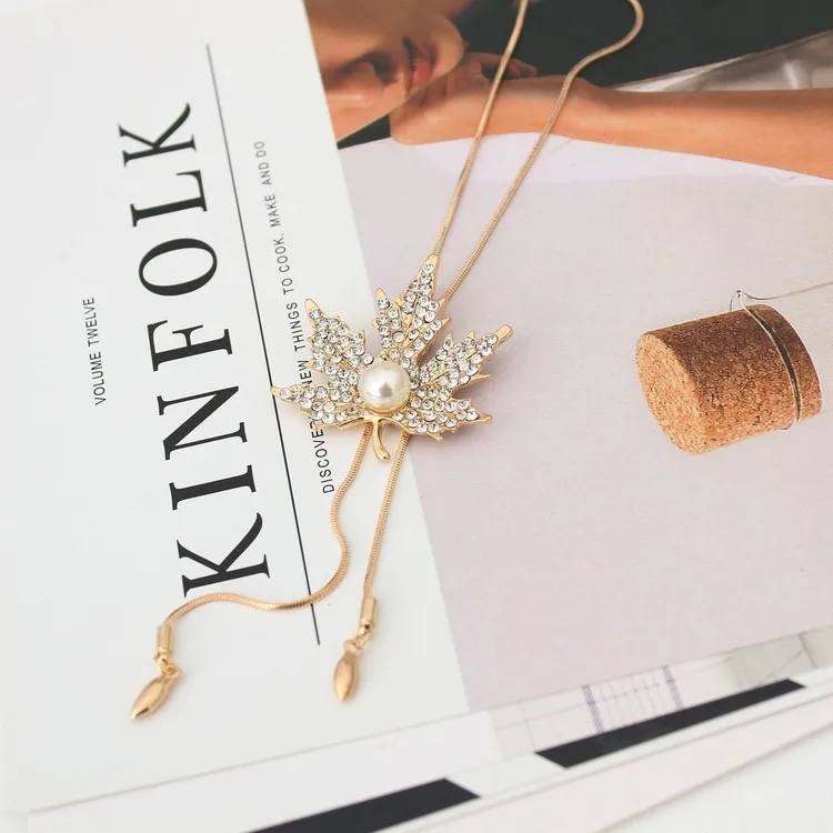 Женская Длинная цепочка с подвеской в виде кленового листа | Украшения и