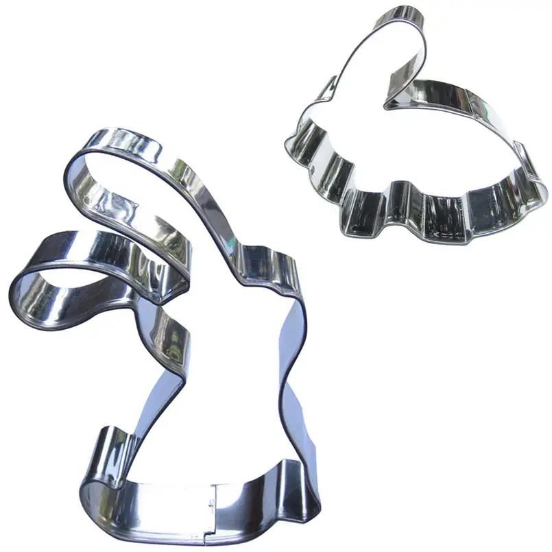 Маленькие металлические инструменты в форме белого кролика для изготовления