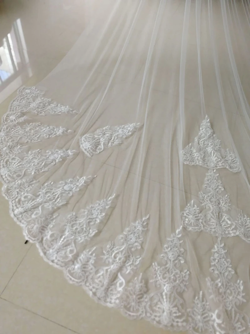 Фата свадебная длиной 4 м/3 м роскошная с кружевной аппликацией расческой