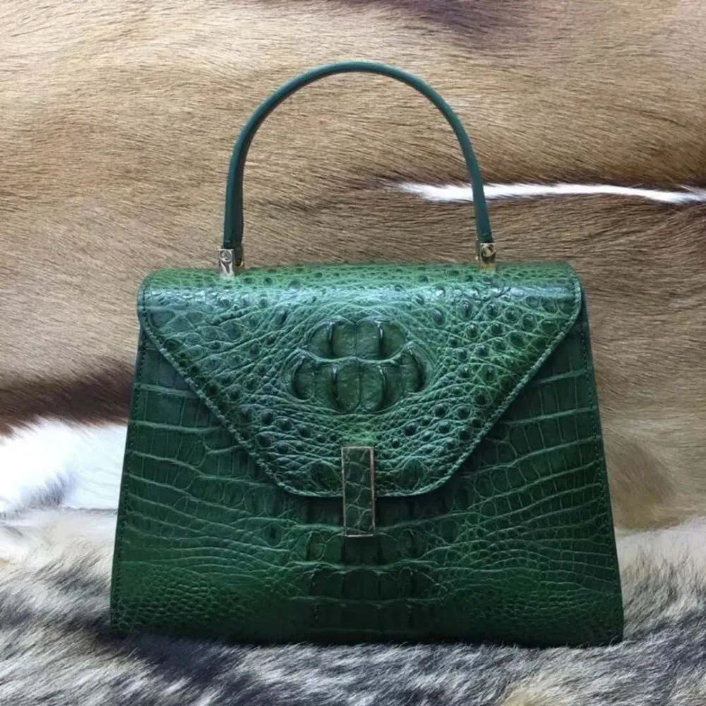 Рисунок 4 - Женская сумка-тоут из натуральной крокодиловой кожи
