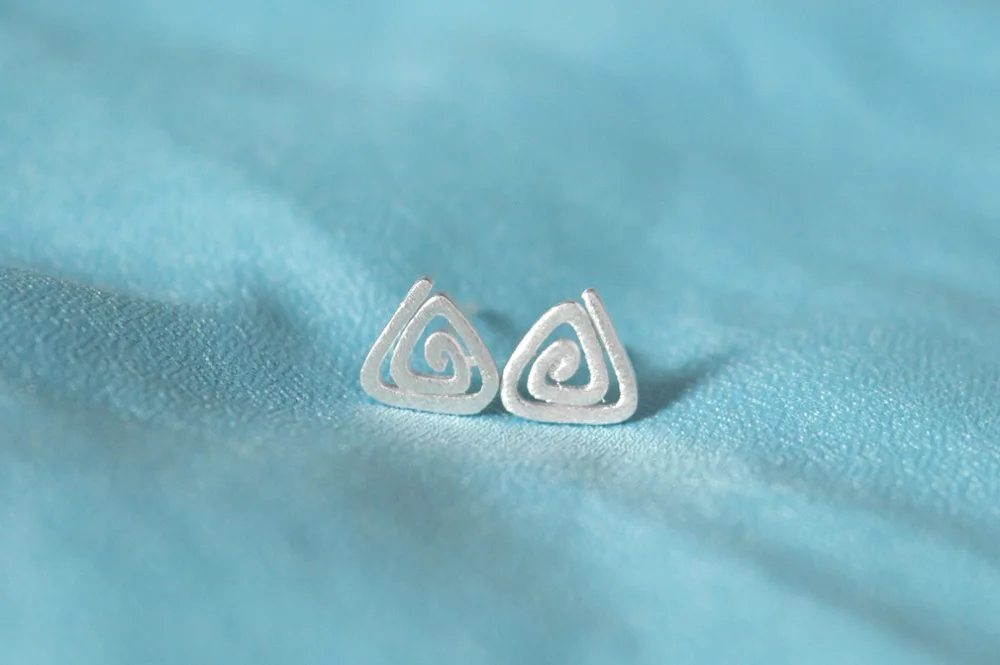 QIAMNI Handmade Women's Unique Cute Multiple Triangles Maze Stud Earring Girl Wedding Gift Fashion Jewelry | Украшения и