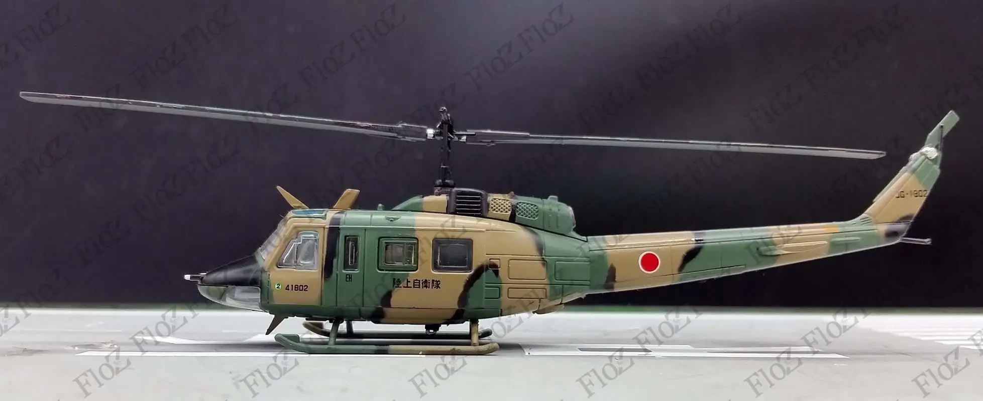 Япония JGSDF UH-1 Iroquois Huey вертолет 1/100 самолет литья под давлением модель |