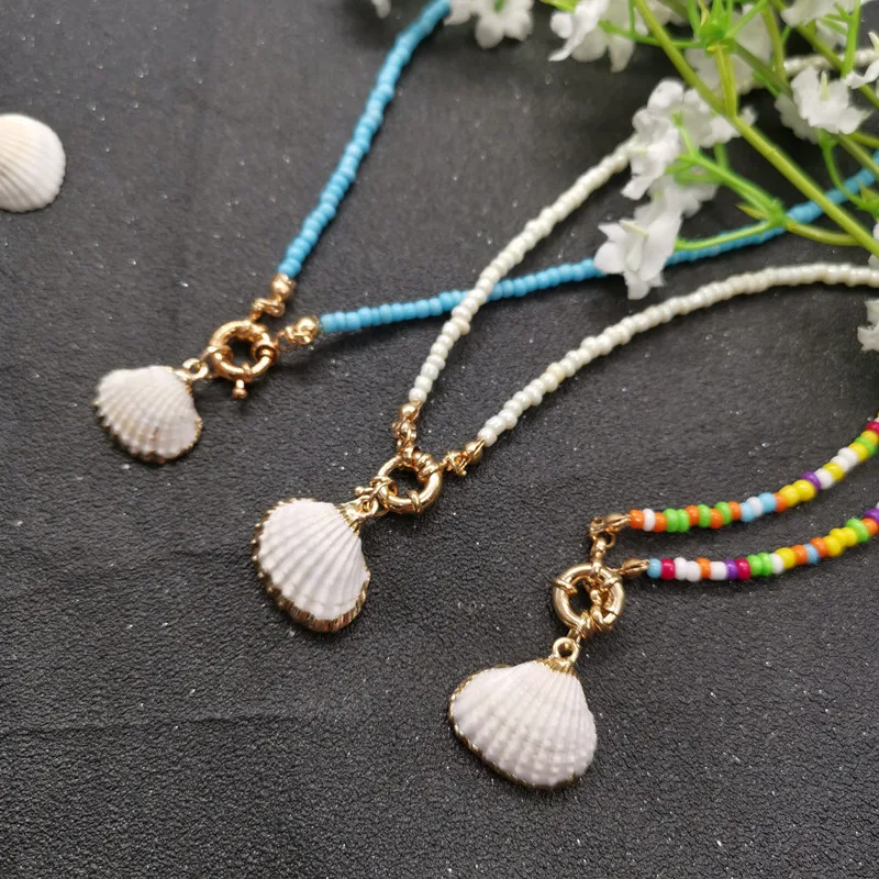 Новые богемные красочные белые синие бусы Strand колье ожерелье s для женщин Мода натуральный корпус подвеска с Каури ожерелье ювелирные изделия