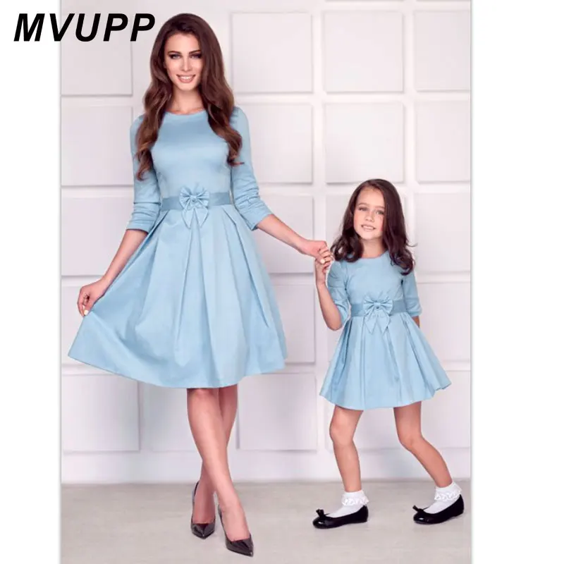 MVUPP/Одинаковая одежда для мамы и дочки платья с бантиками коротким рукавом всей