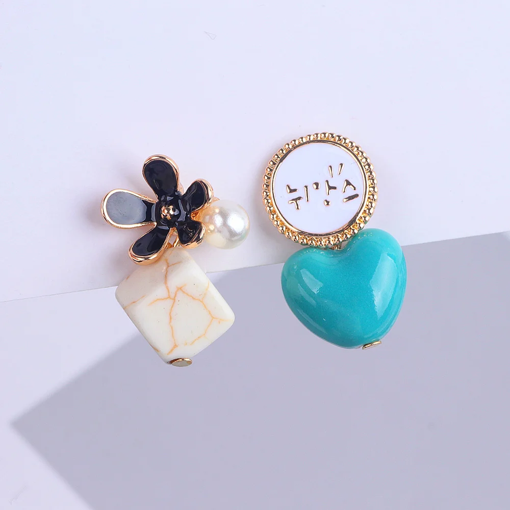 Женские серьги в виде цветка милые Корейском стиле с большим камнем и сердечком