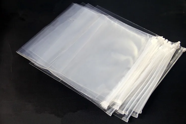 Матовые прозрачные самозакрывающиеся пакеты для одежды 24 х35 см прозрачная