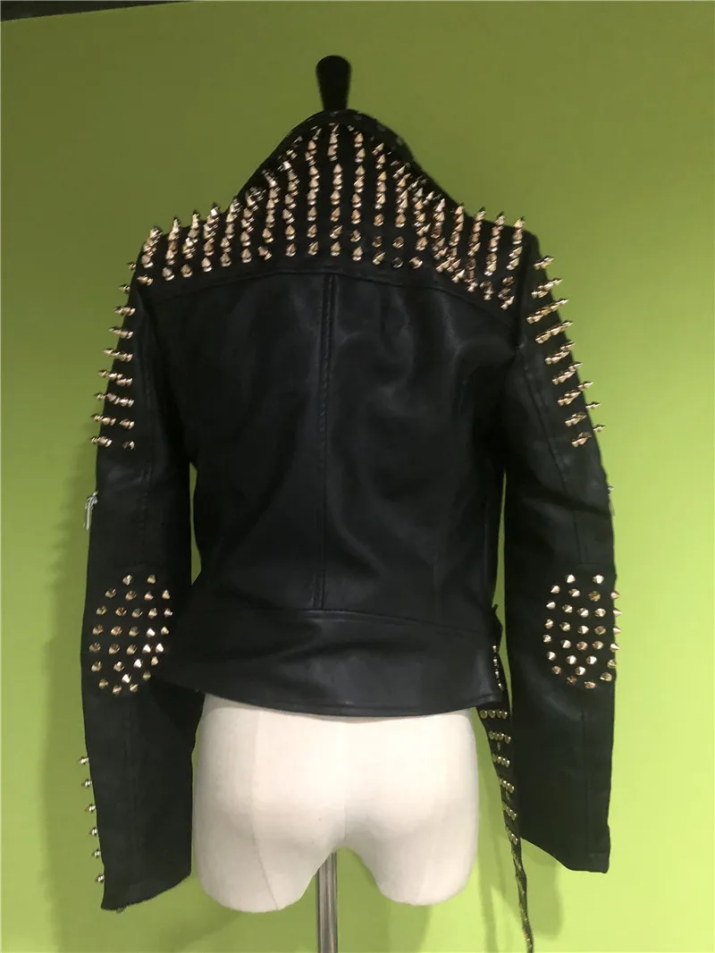 4XL Европейская Осенняя Новая красивая мотоциклетная куртка с заклепками, женская короткая приталенная кожаная куртка с поясом, куртка из искусственной кожи в стиле панк-рок