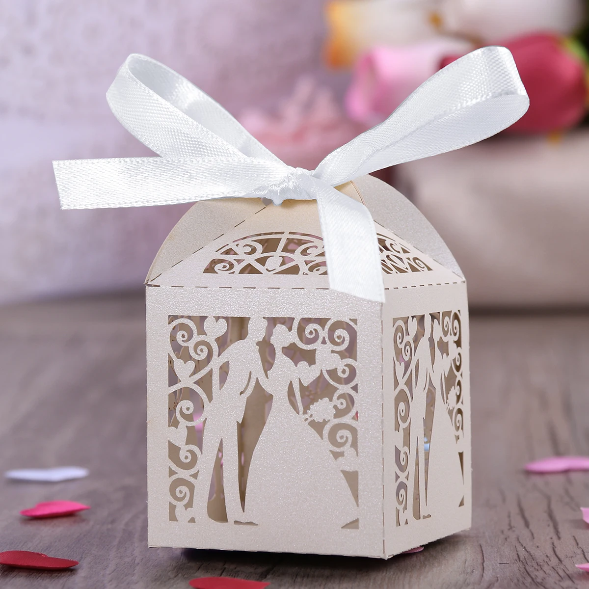 

100pcs Couple Design Luxury Lase Cut Wedding Sweets Candy Gift Favour Boxes With Ribbon Table Decorations For Party Supplies