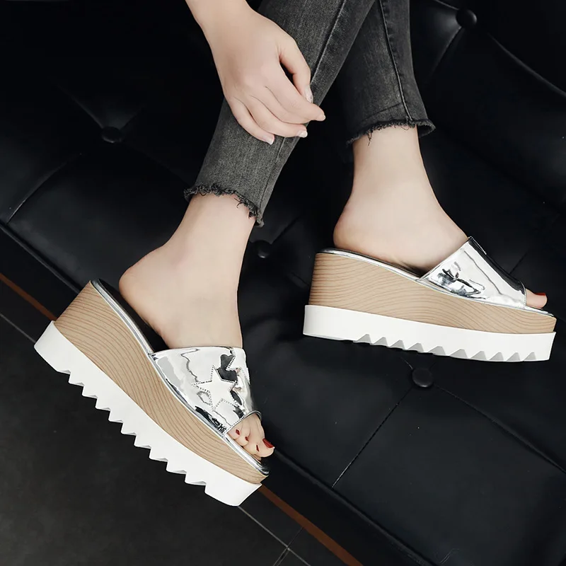 Новинка Летние сандалии из лакированной кожи на платформе Женские дизайнерские