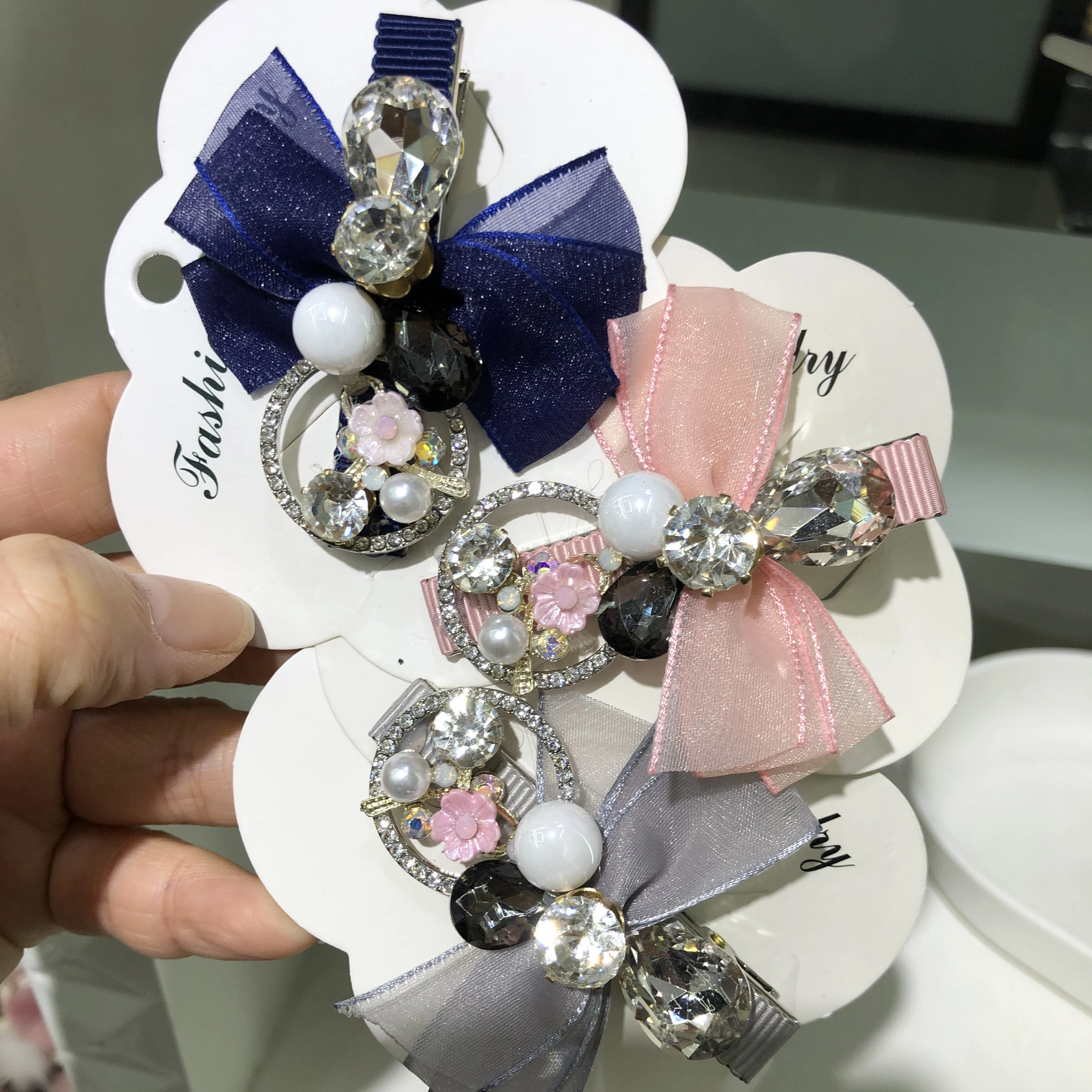 Модные кружевные заколки для волос с бантом женщин Блестящий неровный жемчуг