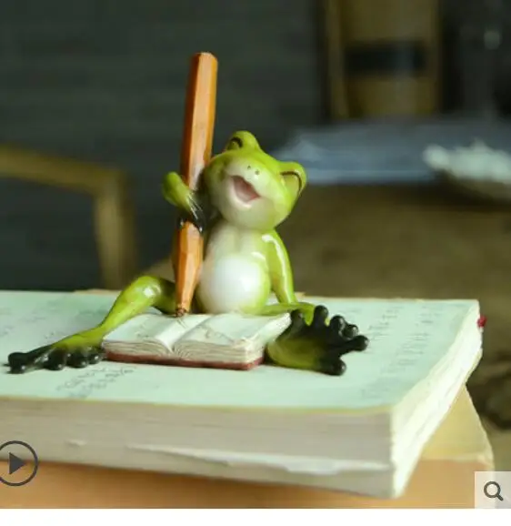 

Creative home TV cabinet resin animal cartoon couples frog pieces of small pot bookshelf lovely home animal props