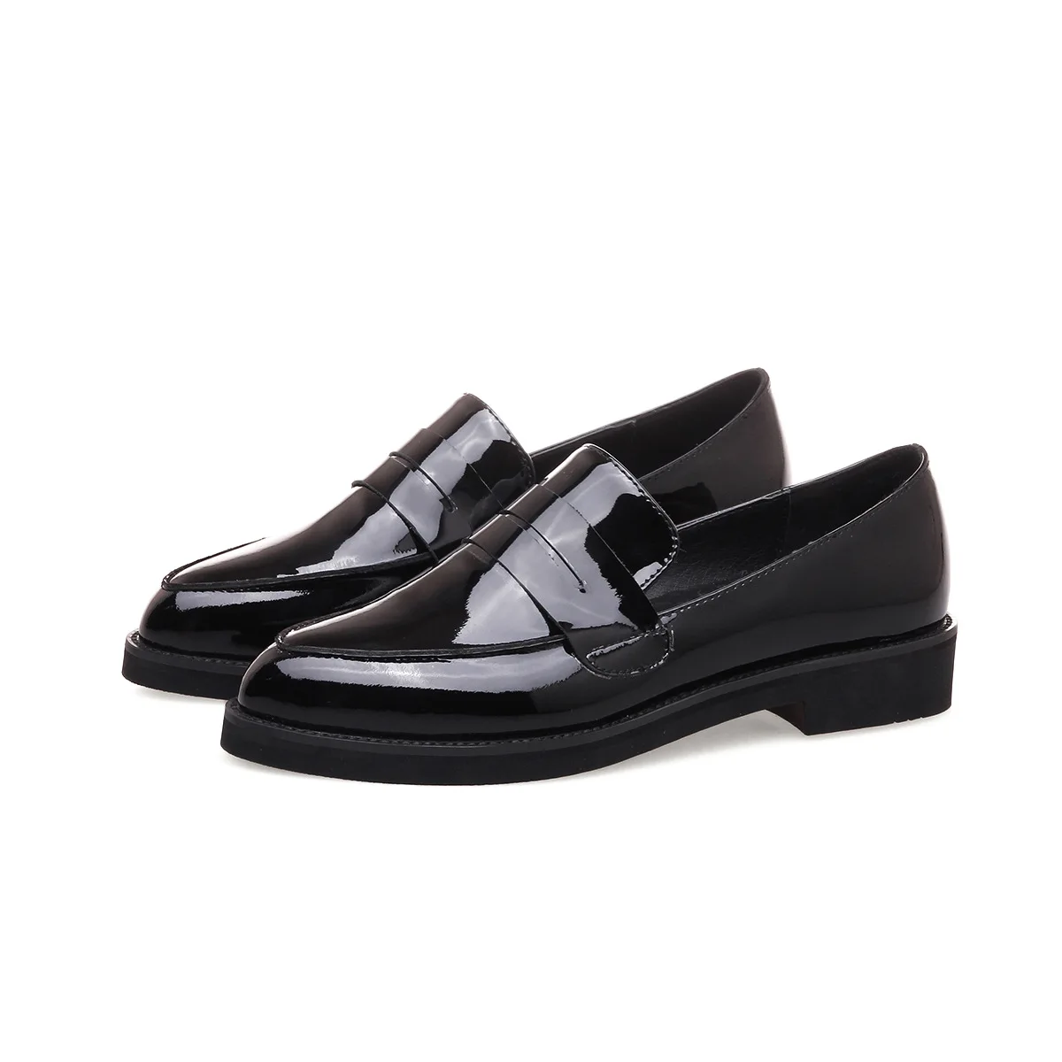 В начале весны 2018 новый и удобный для отдыха туфли на низком каблуке с острым рот