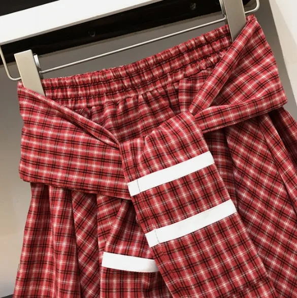 Женский хлопковый комплект из двух предметов футболка с аппликацией в виде букв