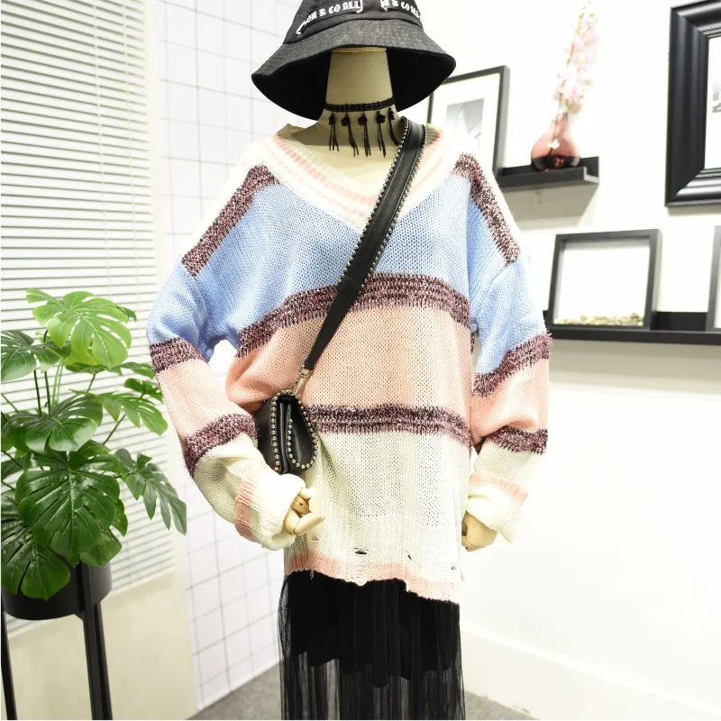 

Женский яркий вязаный свитер с рваными дырками, свободные свитера с v-образным вырезом, верхняя одежда в полоску, Длинный пуловер с рукавами ...