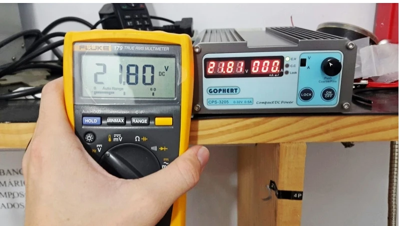 CPS-3205 0-32V 0-5A Портативный Регулируемый источник питания постоянного тока 110V/220V