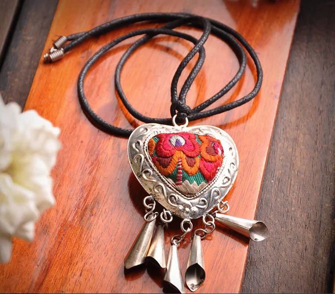 Ожерелье с серебряным кулоном Miao ручной работы в стиле ретро