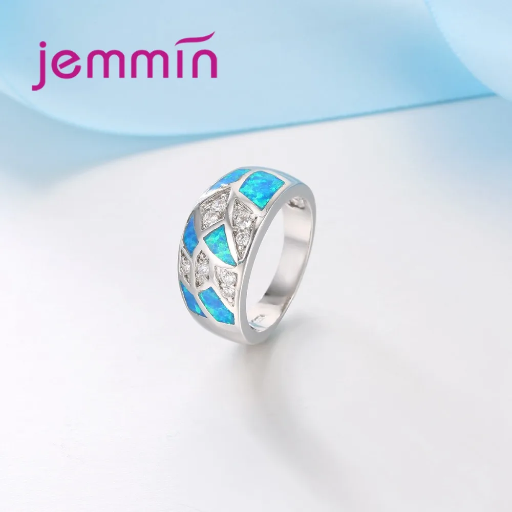 Кольцо из серебра 925 пробы с голубым огненным опалом