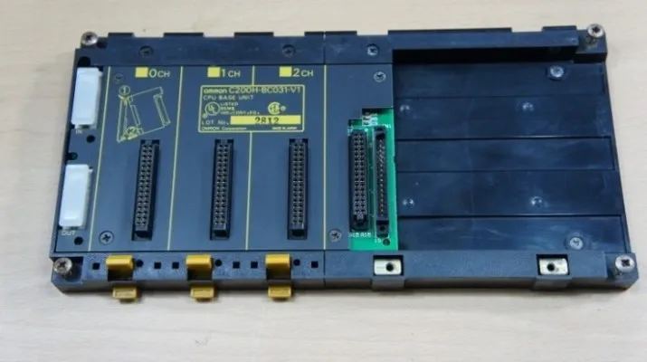 PLC CS1W-CN313 CS1W-CN226 CS1W-CN224 C200H-BC031-V2 C200H-BC031 (new original) 100% new in stock with one year warranty | Электронные