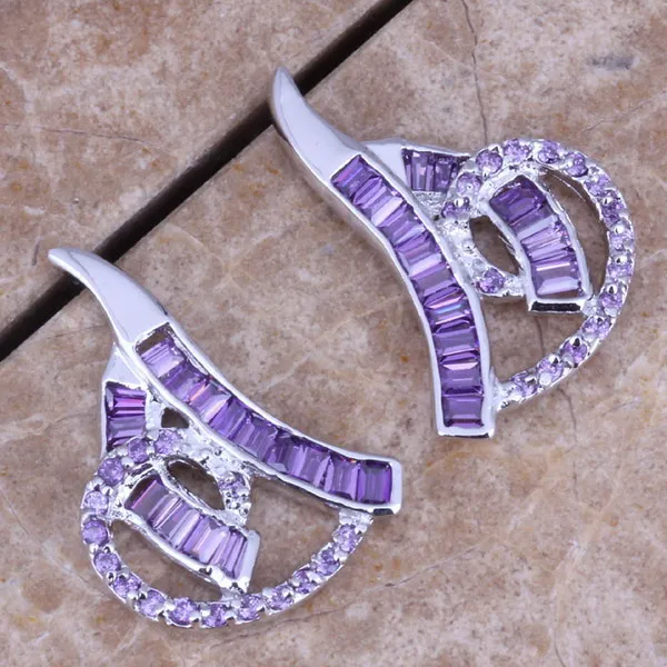 Модные посеребренные серьги гвоздики с буквами D и фиолетовым фианитом N1509|silver stud