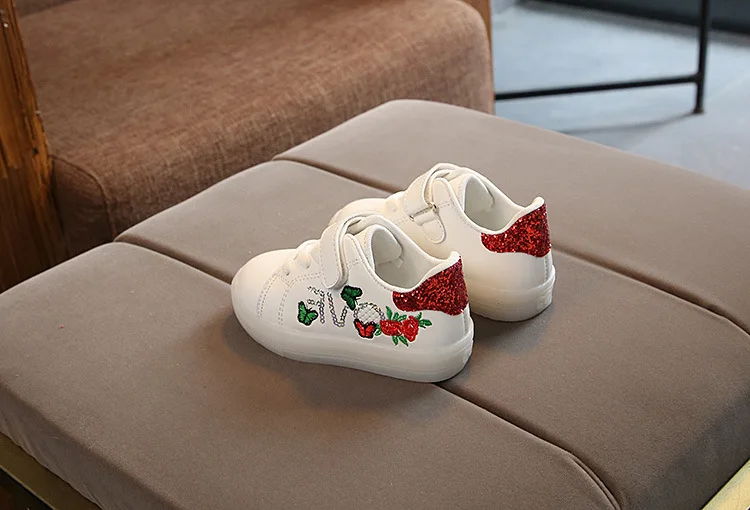 Новое поступление детская led обувь для мальчиков девочек Schoenen дети обувь Enfant светящиеся кроссовки с светильник подошва